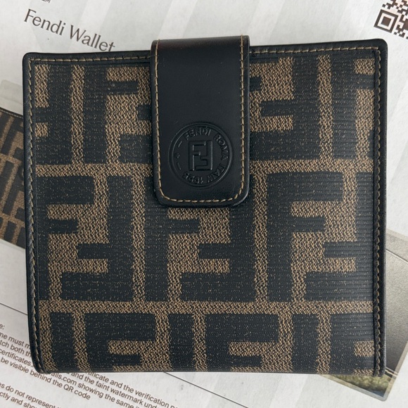 Fendi Black and Tan Logo Wallet with COA - Picture 2 of 9